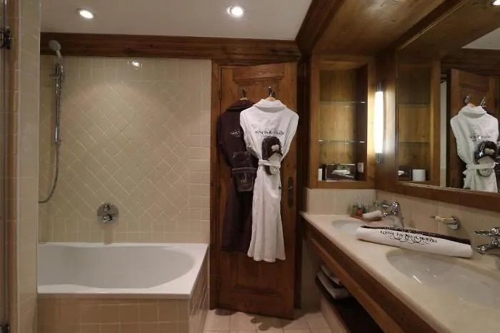 Les Peupliers Hotel Courchevel 4*,