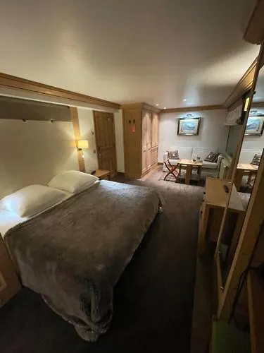 Hotel Les Peupliers à Courchevel 4*,