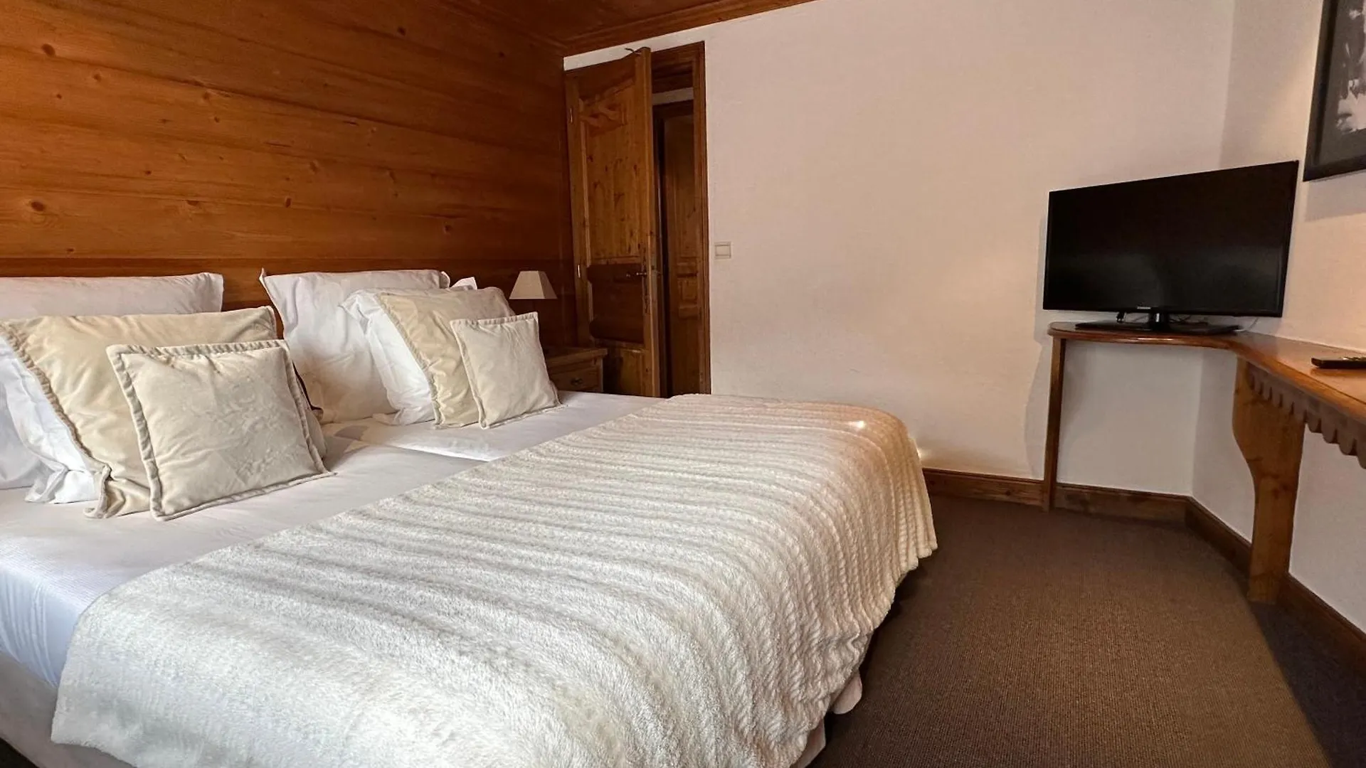 Hotel Les Peupliers à Courchevel 4*,