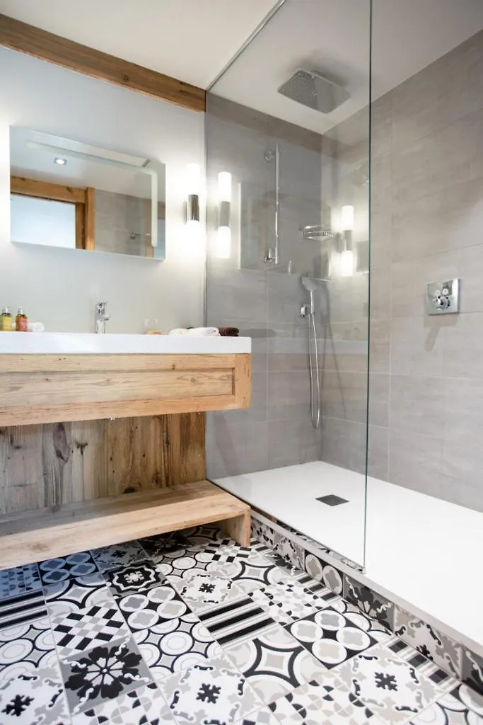 Hotel Les Peupliers Courchevel 4*,